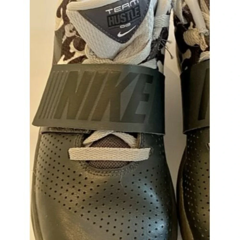 Nike Boys Hustle D 8 881941-010‎ Black Gray Basketball Shoes Sneakers Size 7Y
